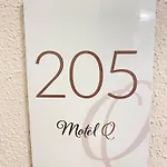 מלון דירות Q- Kleine Stadthotel 3*