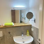 Q- Kleine Stadthotel מלון דירות 3*