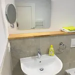 Q- Kleine Stadthotel דינגולפינג