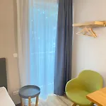 Q- Kleine Stadthotel מלון דירות 3*