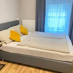 מלון דירות Q- Kleine Stadthotel 3*