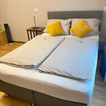 Q- Kleine Stadthotel דינגולפינג