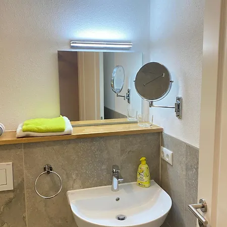 Q- Kleine Stadthotel Ξενοδοχείο με διαμερίσματα 3*